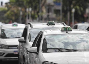 Foto de taxis enfileirados -  (crédito: Gladyston Rodrigues/EM/D.A Press)