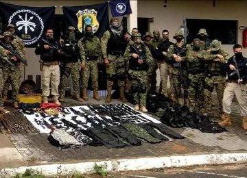 Policiais que atuaram na operação de Varginha - (crédito: Gilmar Garcia/TV Alterosa Sul e Sudoeste de Minas Gerais/Reprodução) Policiais que atuaram na operação de Varginha - (crédito: Gilmar Garcia/TV Alterosa Sul e Sudoeste de Minas Gerais/Reprodução)