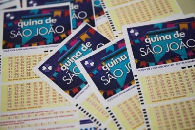 Bilhete da Quina de São João -  (crédito: Marcello Casal Jr/Agência Brasil)