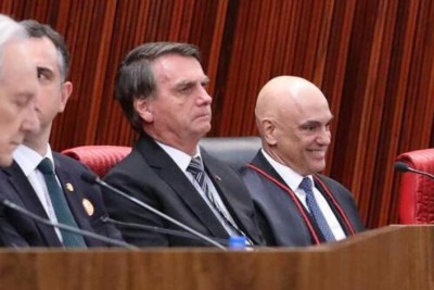 Bolsonaro e Moraes na cerimônia de posse no TSE -  (crédito: Antonio Augusto/Secom/TSE)