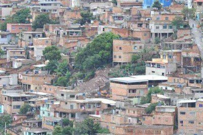 Policiais cumpriram mandados de pris&atilde;o no Conjunto Taquaril, na Regi&atilde;o Leste de Belo Horizonte -  (crédito: Juarez Rodrigues/EM/D.A press)