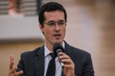 Deltan Dallagnol fala ao mmicrofone -  (crédito: Divulgação/Podemos)