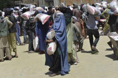 Mulher de véu no Afeganistão -  (crédito: Ahmad SAHEL ARMAN / AFP)