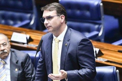 Senador Fl&aacute;vio Bolsonaro (PL-RJ) em pronunciamento no plen&aacute;rio  -  (crédito: Jefferson Rudy/Ag&ecirc;ncia Senado)