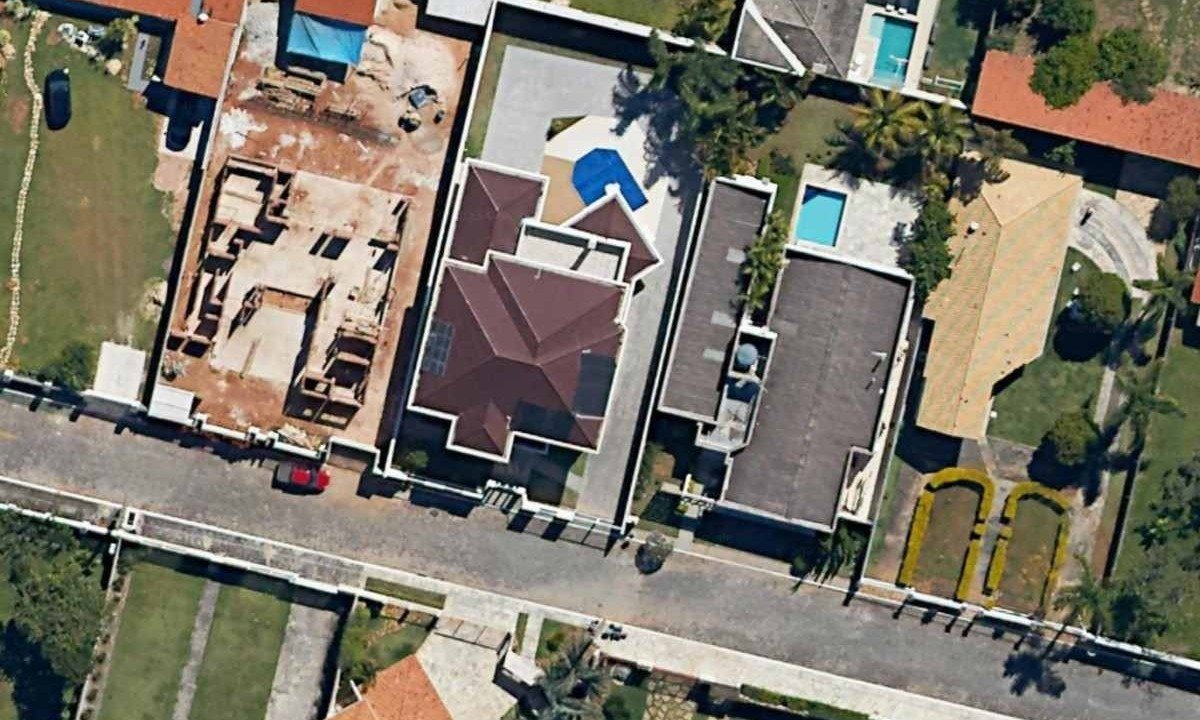 Casa de Bolsonaro, no Jardim Botânico, ganha localização "Condomínio Rei do Gado"