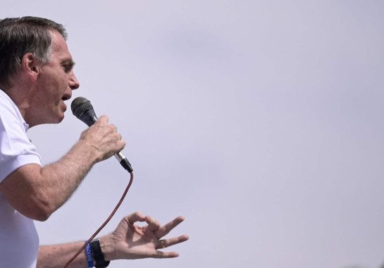 Jair Bolsonaro falando ao microfone em evento do PL Mulher na Praça da Liberdade, em Belo Horizonte -  (crédito:  AFP)