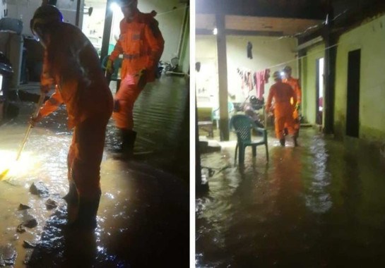 Corpo de Bombeiros fez a drenagem da área externa de uma casa que ficou alagada depois do temporal que atingiu Montes Claros -  (crédito: CBMMG)