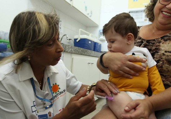  Crianças e adolescentes, até 15 anos, devem ir aos postos, acompanhadas dos responsáveis, para atualização da caderneta  -  (crédito:  Jair Amaral/EM/D.A Press. Brasil. Belo Horizonte)