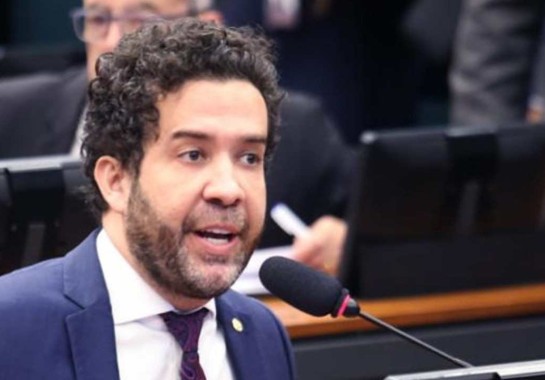 As suspeitas contra Janones vieram a público após o vazamento de áudio de 2019 em que ele, em seu primeiro mandato como deputado, informou a assessores que eles teriam que devolver parte dos salários para que ele pudesse reconstruir seu patrimônio -  (crédito: Billy Boss/Câmara dos Deputados)