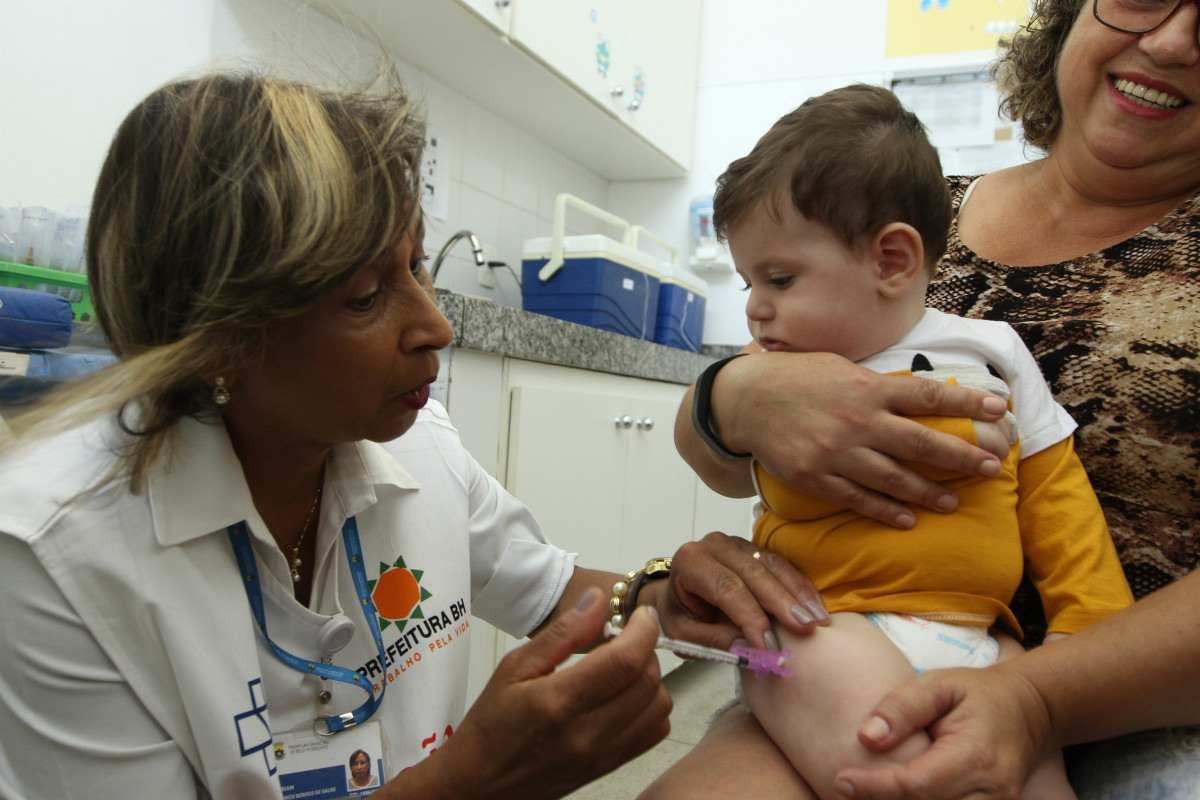 Feriado prolongado terá vacinação para crianças e adolescentes em BH