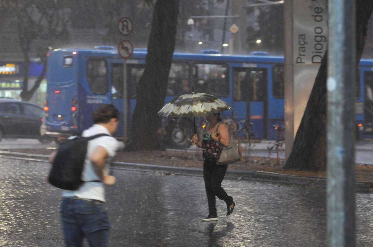 Onda de calor: Belo Horizonte pode ter pancadas de chuva nesta sexta-feira