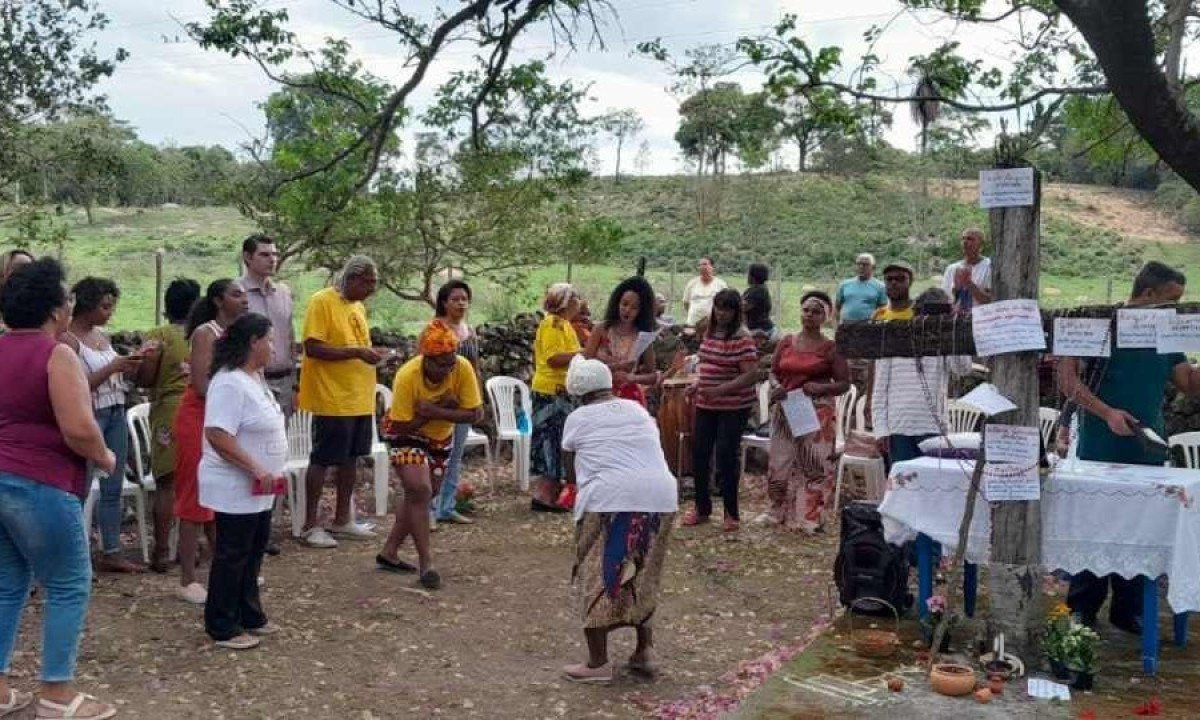 Missa no Cemit&eacute;rio dos Escravizados, a 7km do Centro Hist&oacute;rico de Santa Luzia  -  (crédito: Gustavo Werneck/EM/ D.A Press)