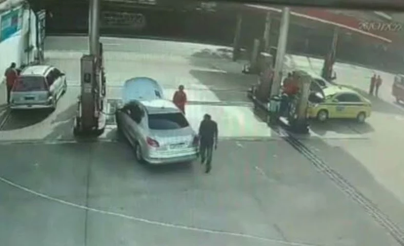 Pra quem não viu: Cilindro de gás explode no carro e mata motorista - reprodução tv
