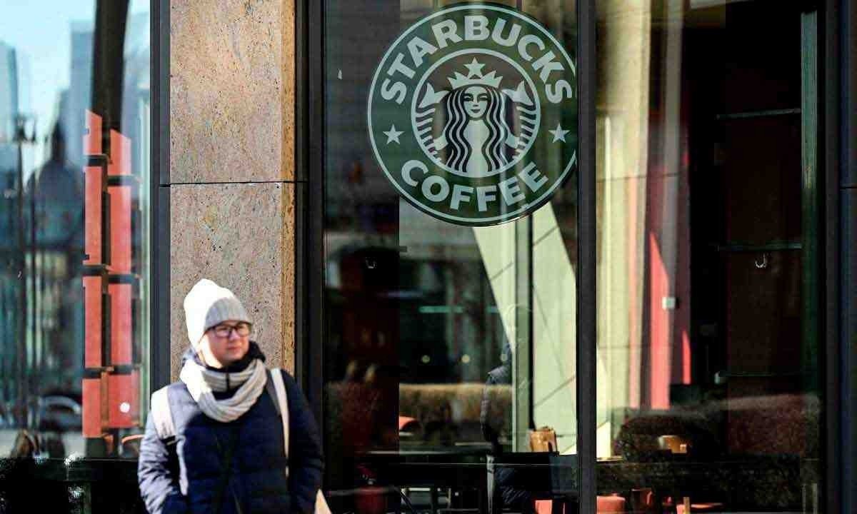  Starbucks fatura alto no exterior e lucra US$ 12 bi -  (crédito: AFP/Photo - 23/5/22)