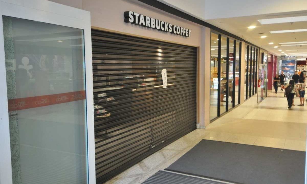 Loja da Starbucks no Shopping Cidade está fechada desde desde terça-feira (31/10), segundo funcionários de outros estabelecimentos do local   -  (crédito: Gladyston Rodrigues/EM/D.A. Press)