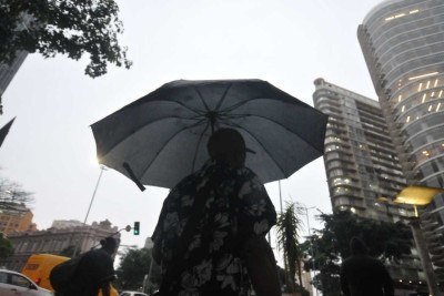 Dia com chuva na capital mineira
       -  (crédito:  Alexandre Guzanshe/EM/D.A Press)