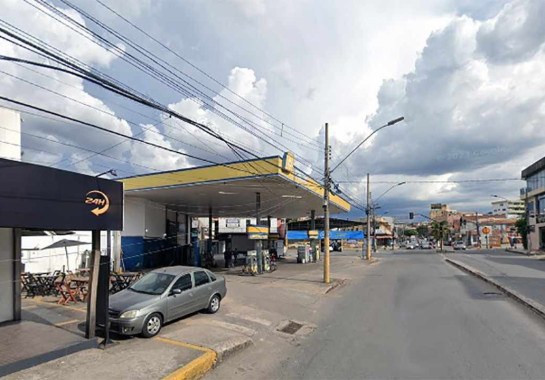 Posto de abastecimento onde a dupla estava quando foi assassinada a tiros, no inconfidência, em Contagem -  (crédito: Reprodução Google StreetView)