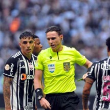 O futebol brasileiro e a arbitragem na lama - Ramon Lisboa/EM/D.A Press