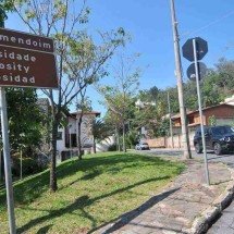 O sobe e desce da Rua do Amendoim - Alexandre Guzanshe/EM/D.A Press