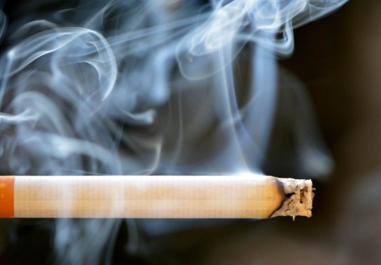 Cigarro aceso -  (crédito: Alexas Foto/Pixabay)