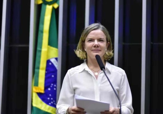 Presidente do PT e deputada federal, Gleisi Hoffmann, defendeu as falas do presidente Lula sobre o investimento em obras -  (crédito: Zeca Ribeiro/Câmara dos Deputados)