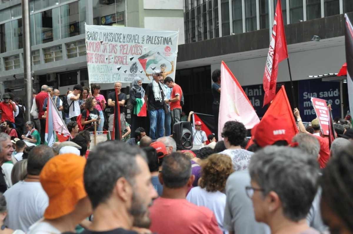 Ato em solidariedade ao povo palestino reúne manifestantes na Praça Sete 