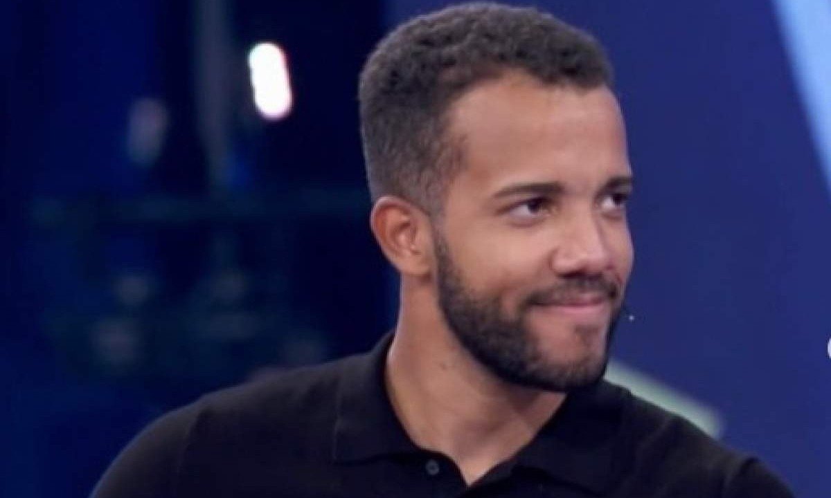 Arthur Abrantes também se destaca por ser o primeiro brasileiro negro a se formar em Harvard -  (crédito: Rperodução/ Instagram @arthuroabrantes)
