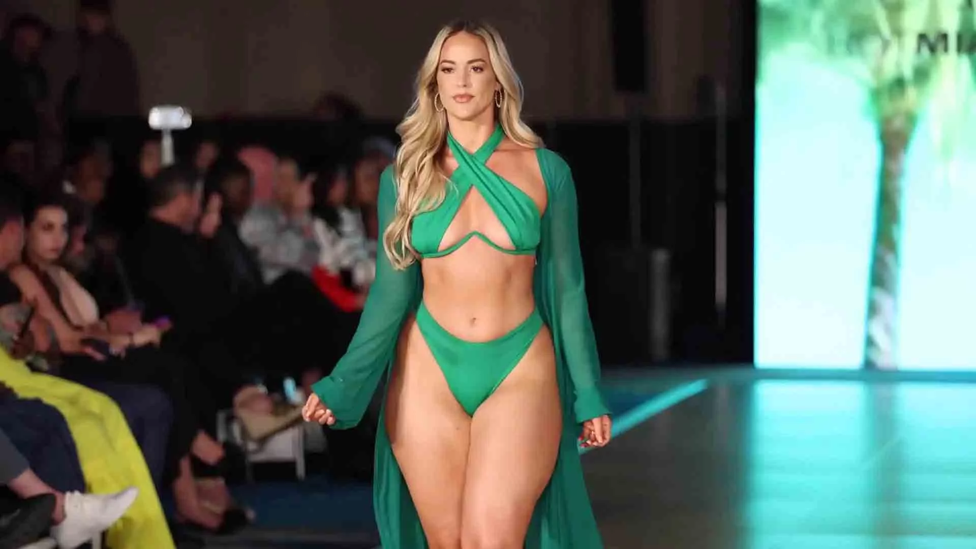 Modelo americana bomba na web ao mostrar corpo ‘real’ - Reprodução de Instagram