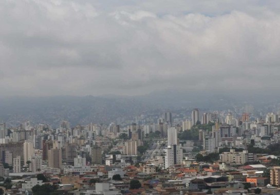 Medidas de redução de emissão de gases podem ajudar a amenizar efeitos climáticos extremos como tempestades e ondas de calor -  (crédito: Gladyston Rodrigues/EM/D.A.Press)