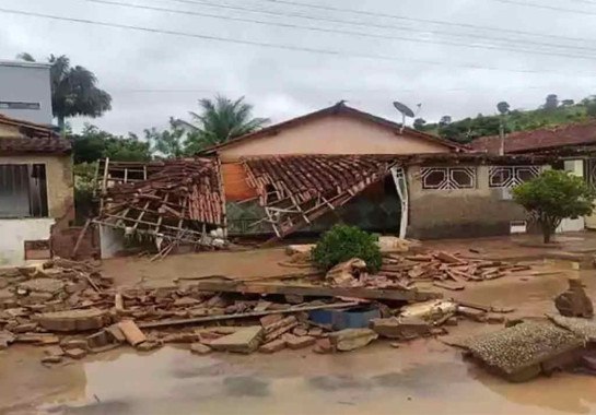 Fortes chuvas estão previstas para as porções norte de Minas Gerais, como no Vale do Rio Jequitinhonha (foto) -  (crédito: Alexandre Amador/Divulgação)