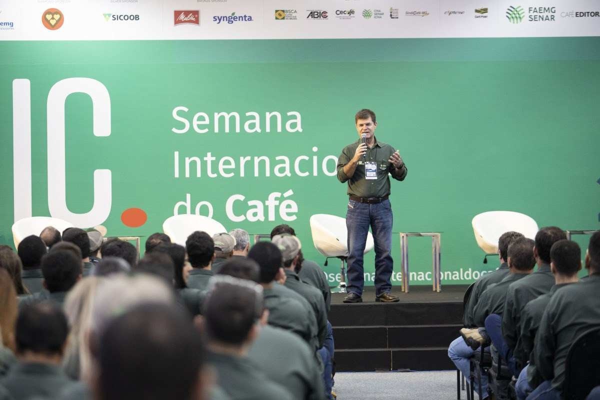 Desde como abrir uma cafeteria até quais são as inovações no campo, palestras com especialistas oferecem amplo conteúdo