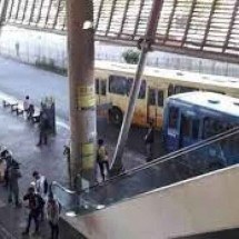 Três feridos em escada rolante da Estação São Gabriel - Jair Amaral/EM/D. A. Press