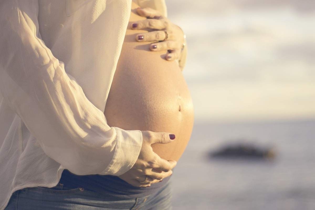 Programar sexo com teste para ovulação aumenta chance de gravidez