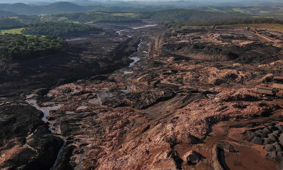 Imagem aérea de parte da região atingida pela lama no rompimento da barragem de Brumadinho -  (crédito: Ibama/Wikimedia Commons)