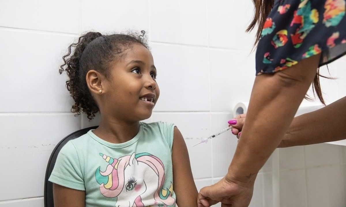 Aumento dos n&uacute;meros chama aten&ccedil;&atilde;o para a import&acirc;ncia da vacina contra o v&iacute;rus com a atualiza&ccedil;&atilde;o de todas as doses necess&aacute;rias -  (crédito: Janine Moraes / PMC / Divulga&ccedil;&atilde;o)