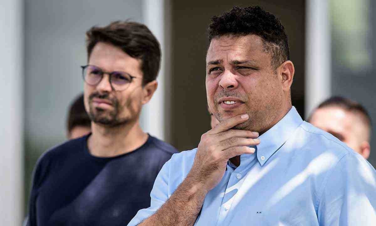 Cirurgião vai jantar com Ronaldo Fenômeno (à dir.) -  (crédito: GUSTAVO ALEIXO/CRUZEIRO)