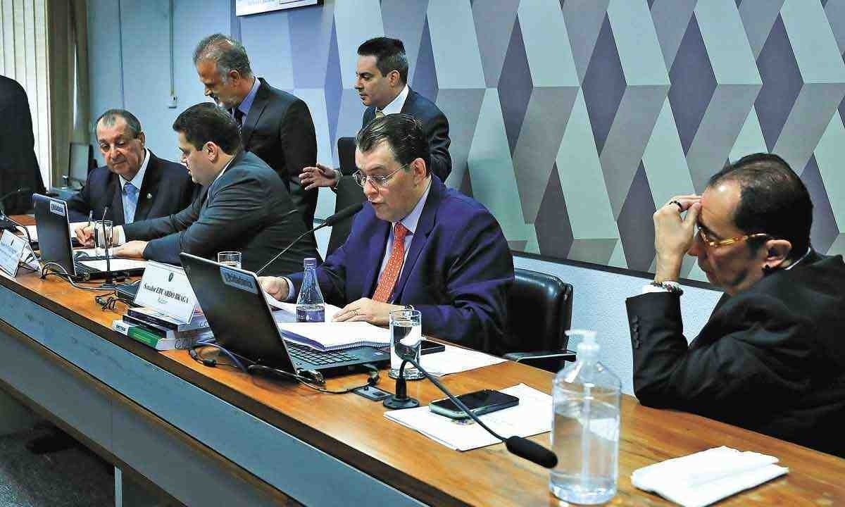Relatório do senador Eduardo Braga foi aprovado na CCJ nesta terça-feira -  (crédito: LULA MARQUES/AGÊNCIA SENADO)