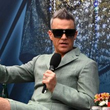 Robbie Williams: cantor fará lifting no pescoço após 'manopausa' -  AFP
