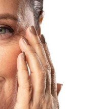Cosméticos valorizam cada vez mais a beleza natural das mulheres - Reprodução/Freepik