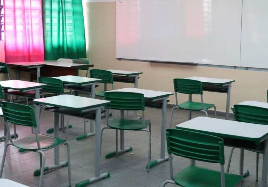 Sala de aula vazia da Escola Estadual Terezine Arantes Ferraz Bibliotecaria, no Parque Casa de Pedra, zona norte da capital.
     -  (crédito:  Rovena Rosa/Agência Brasil)