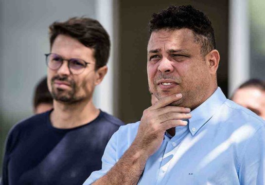 A gestão de Ronaldo Nazário, sócio majoritário da SAF do Cruzeiro, tem sido questionada pela torcida -  (crédito: GUSTAVO ALEIXO/CRUZEIRO)