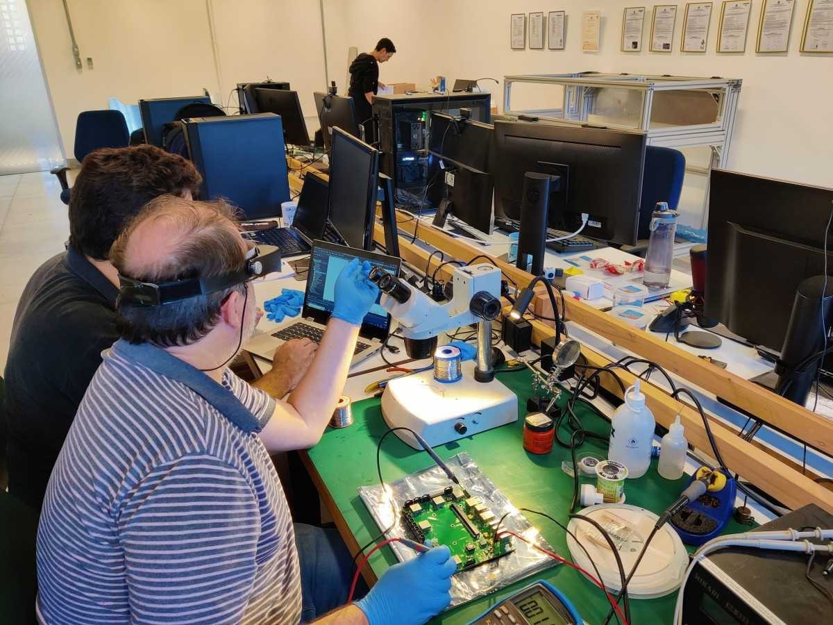 Cientistas mineiros vendem nanoscópio para universidade Alemã