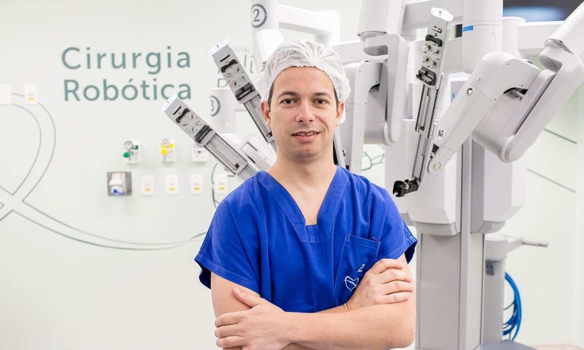 Uurologista e cirurgião robótico Pedro Romanelli, vice-presidente da Sociedade Brasileira de Cirurgia Minimamente Invasiva e Robótica (Sobracil), diz que o câncer de próstata está naturalmente associada ao processo de envelhecimento masculino e, se há antecedentes familiares, o risco é ainda maior -  (crédito: Arquivo Pessoal)