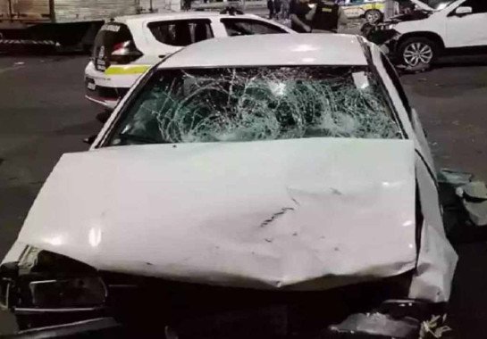 Carro usado pelo motorista para atropelar 11 pessoas em Juiz de Fora -  (crédito: PMMG/Divulgação)