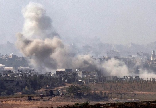 Fumaça sobe do centro de Gaza, durante confronto com Israel
       -  (crédito:  JACK GUEZ / AFP)