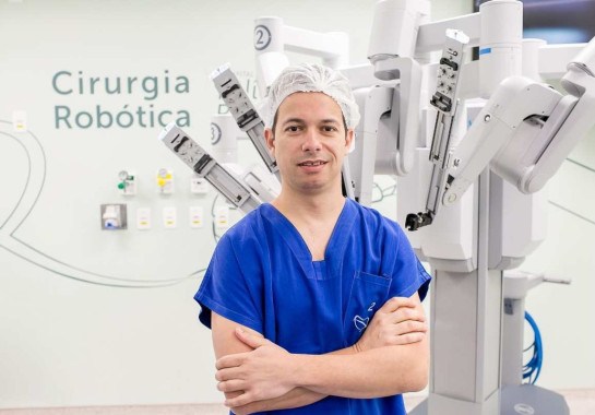 Uurologista e cirurgião robótico Pedro Romanelli, vice-presidente da Sociedade Brasileira de Cirurgia Minimamente Invasiva e Robótica (Sobracil), diz que o câncer de próstata está naturalmente associada ao processo de envelhecimento masculino e, se há antecedentes familiares, o risco é ainda maior -  (crédito: Arquivo Pessoal)