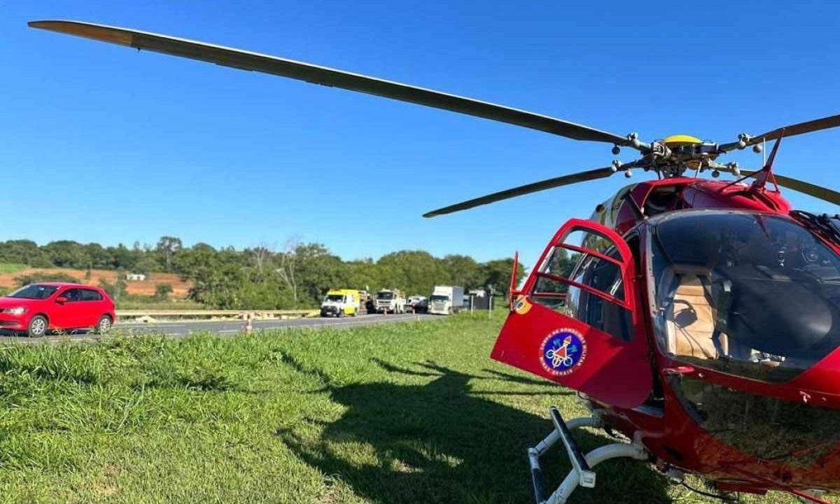 Aeronave do Corpo de Bombeiros foi acionada para socorrer motorista -  (crédito: CBMMG)