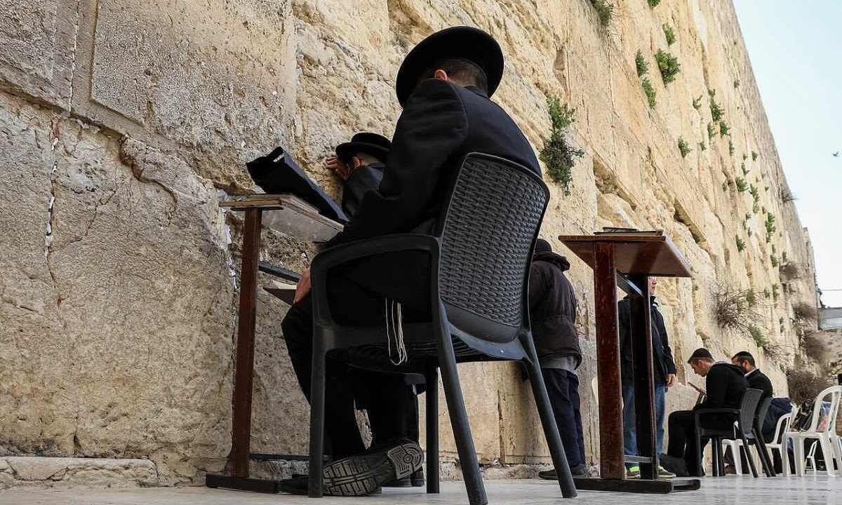 Judeus oram no muro das lamentações, em Jerusalém -  (crédito: Palácio do Planalto/Divulgação)