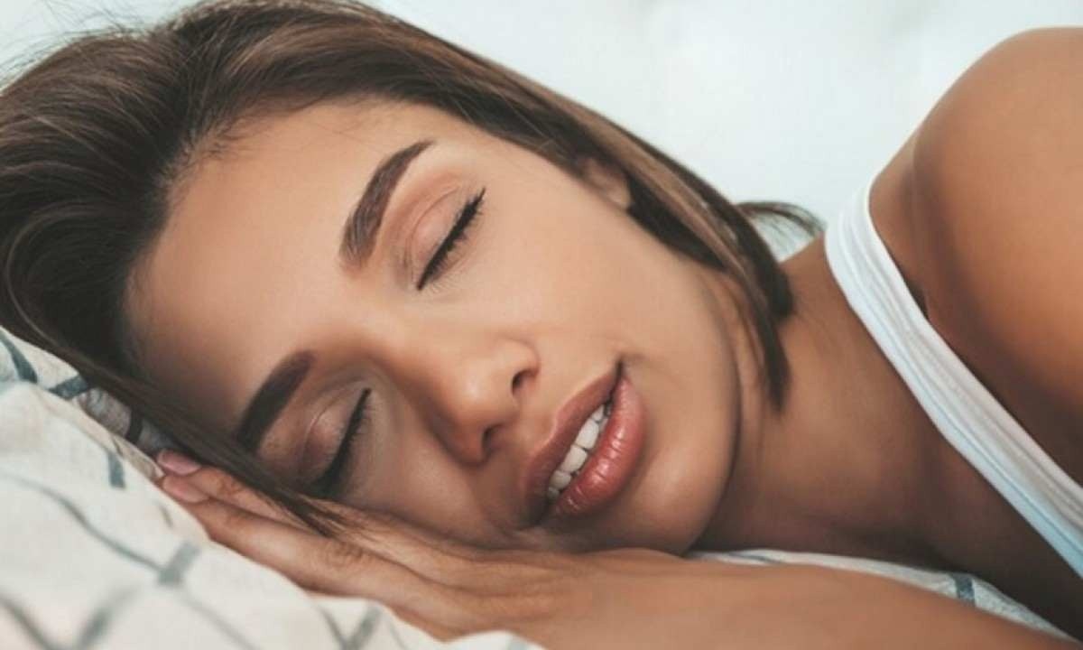 Adotar hábitos para controlar o estresse e melhorar a qualidade do sono é fundamental para manter a pele bonita e saudável -  (crédito: Freepik)