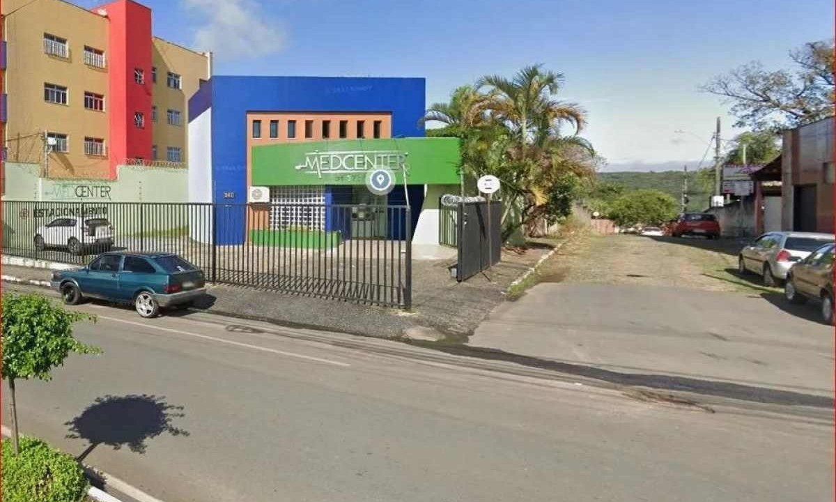 O caso aconteceu no Ãºltimo sÃ¡bado (4/11) em uma clÃ­nica localizada na Avenida Caio Martins em Matozinhos -  (crédito: Google Street View / ReproduÃ§Ã£o)